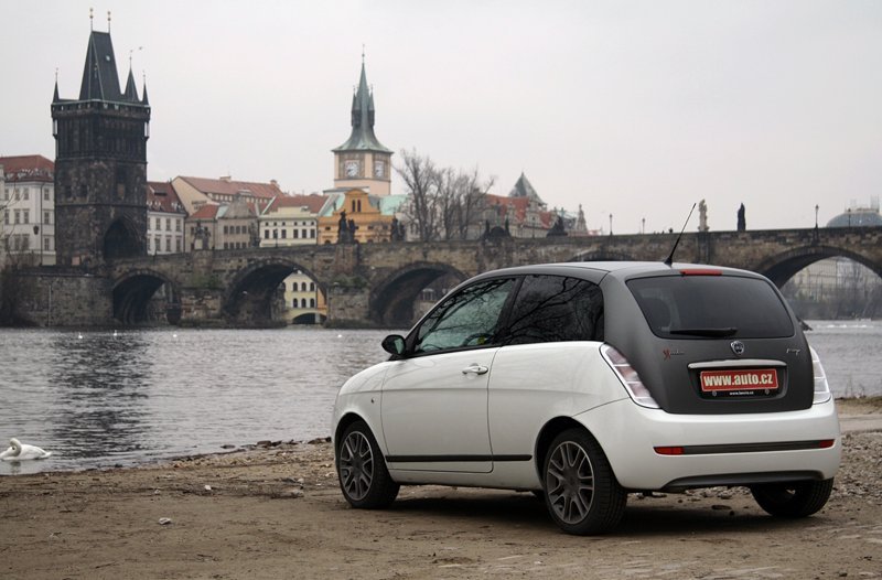 Lancia Ypsilon