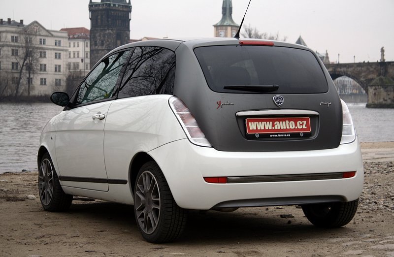 Lancia Ypsilon