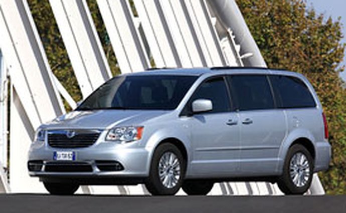 Lancia Voyager: Šestiválec s 208 kW levnější než čtyřválcový turbodiesel