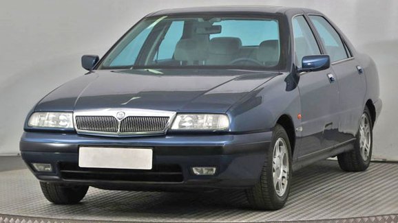Exotická Lancia Kappa po prezidentu Václavu Havlovi je na prodej. Kolik za ni dáte?