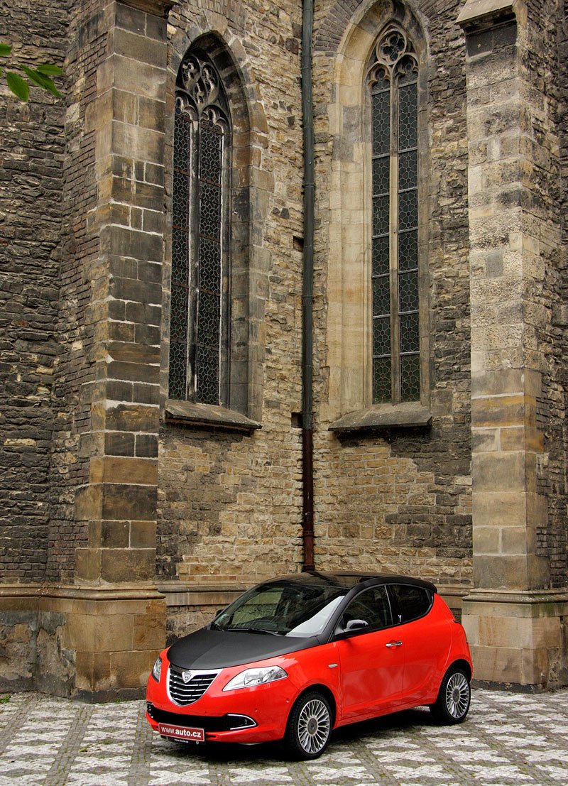 Lancia Ypsilon