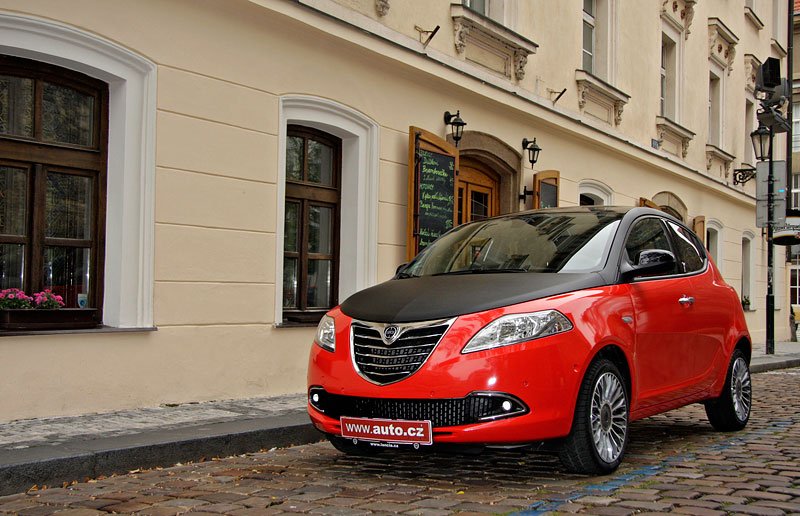 Lancia Ypsilon