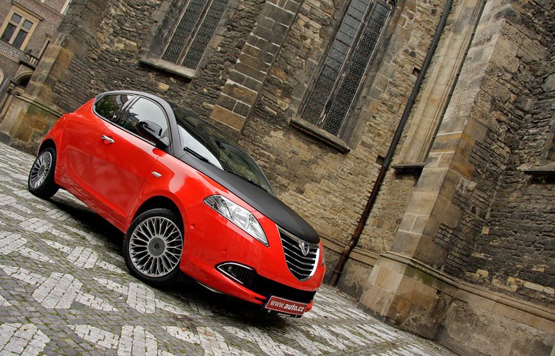 Lancia Ypsilon