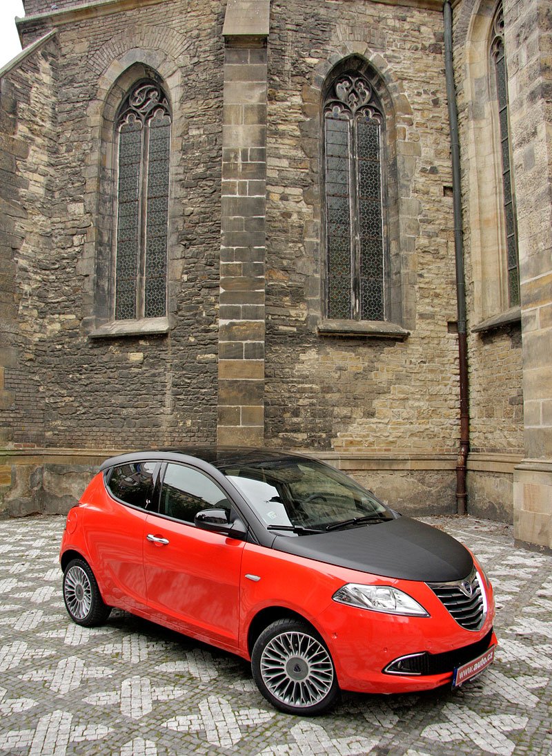 Lancia Ypsilon