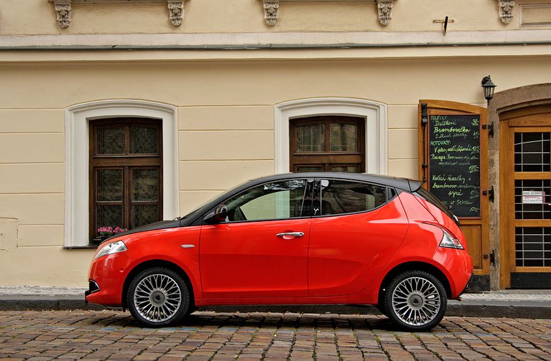 Lancia Ypsilon