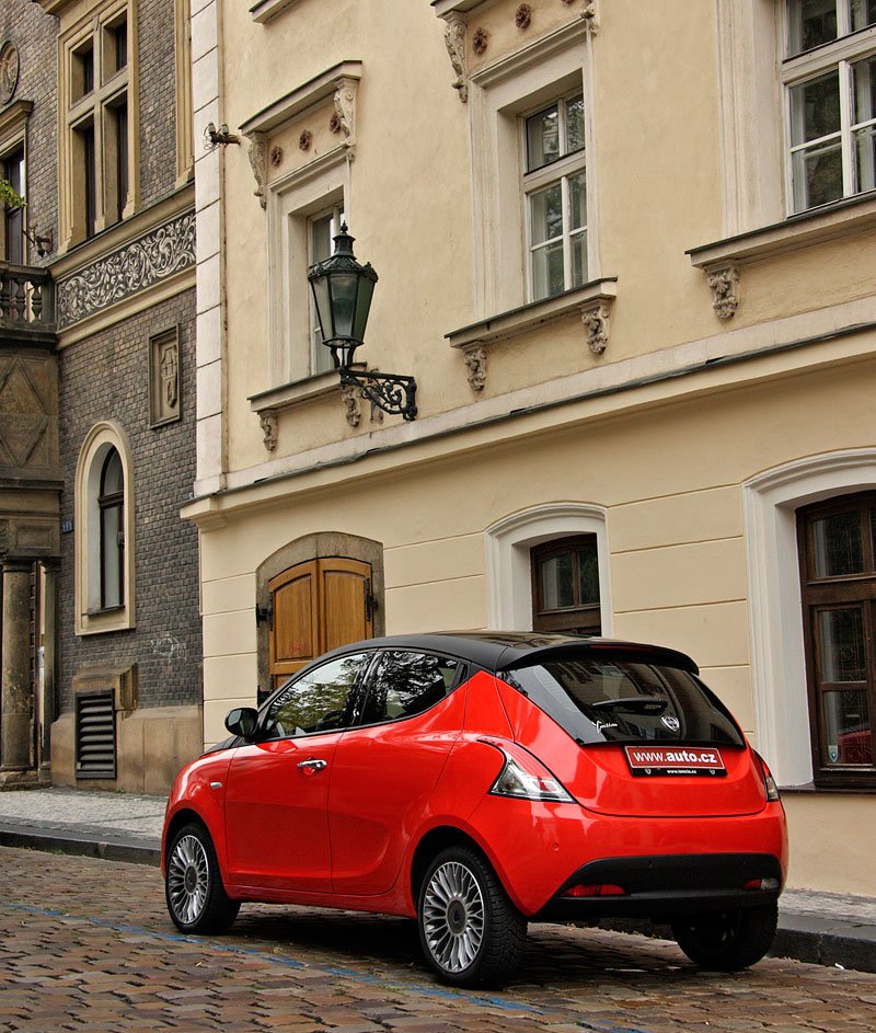 Lancia Ypsilon