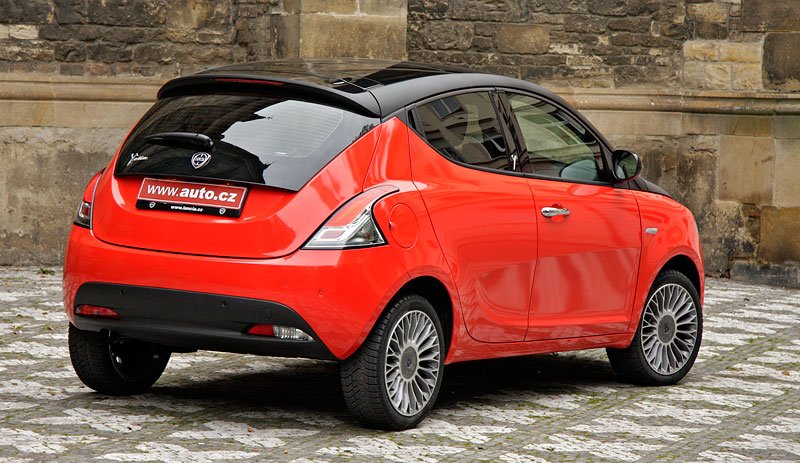 Lancia Ypsilon