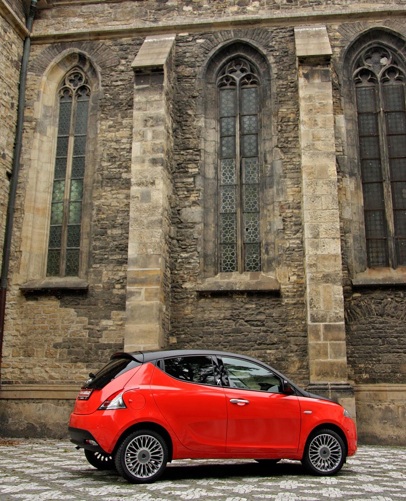 Lancia Ypsilon