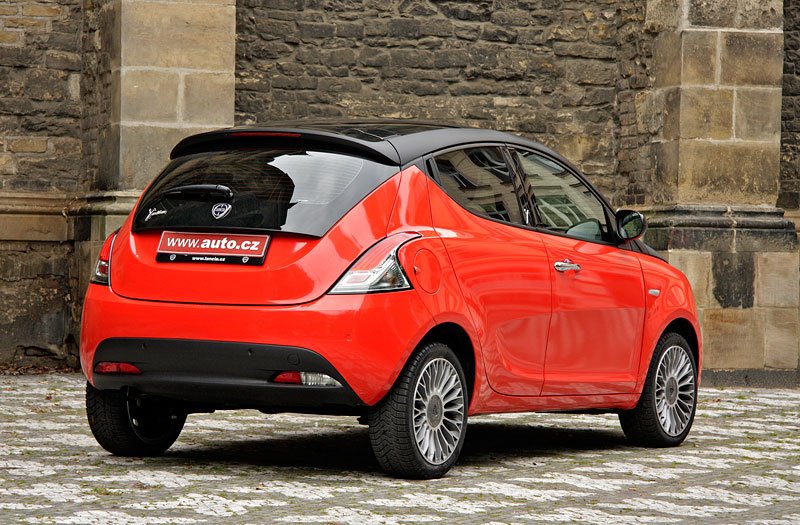 Lancia Ypsilon