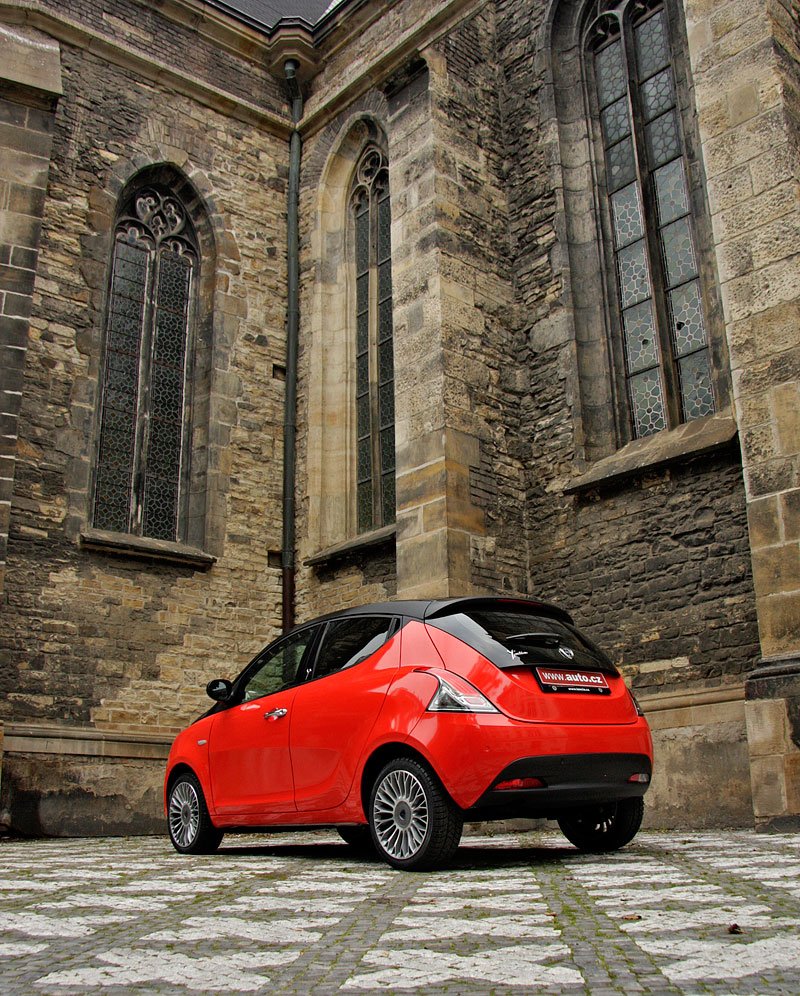 Lancia Ypsilon