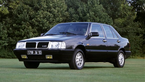 Lancia Thema (1984-1994): Luxus, styl, komfort a V8 od Ferrari