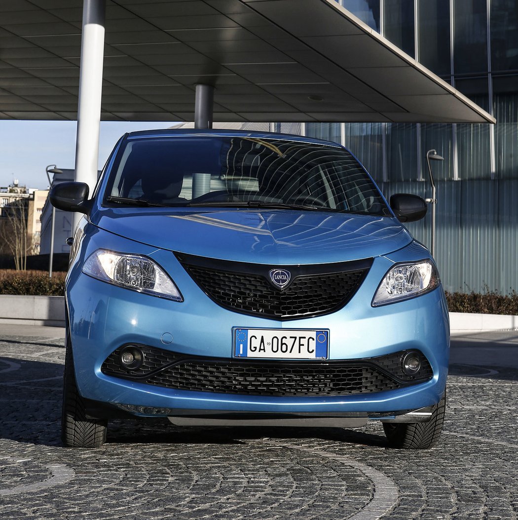 Lancia Ypsilon hybrid ECOCHIC