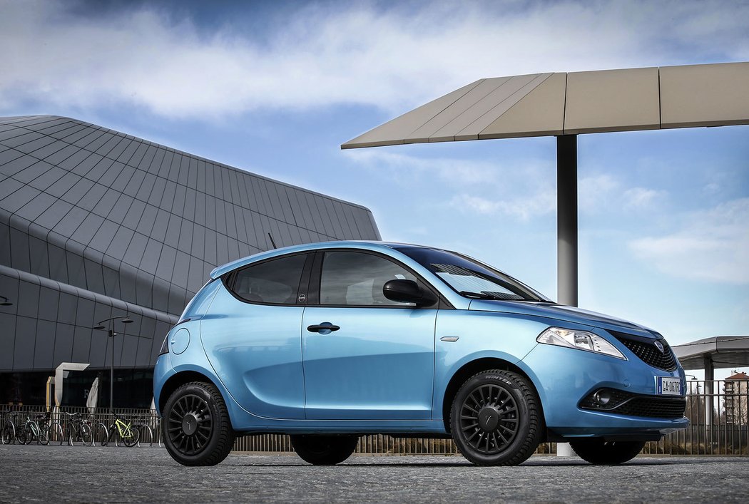 Lancia Ypsilon hybrid ECOCHIC