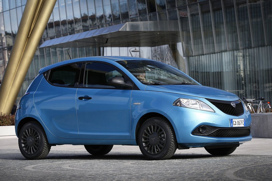 Lancia Ypsilon hybrid ECOCHIC