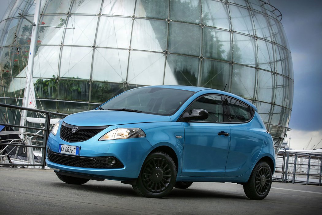 Lancia Ypsilon hybrid ECOCHIC