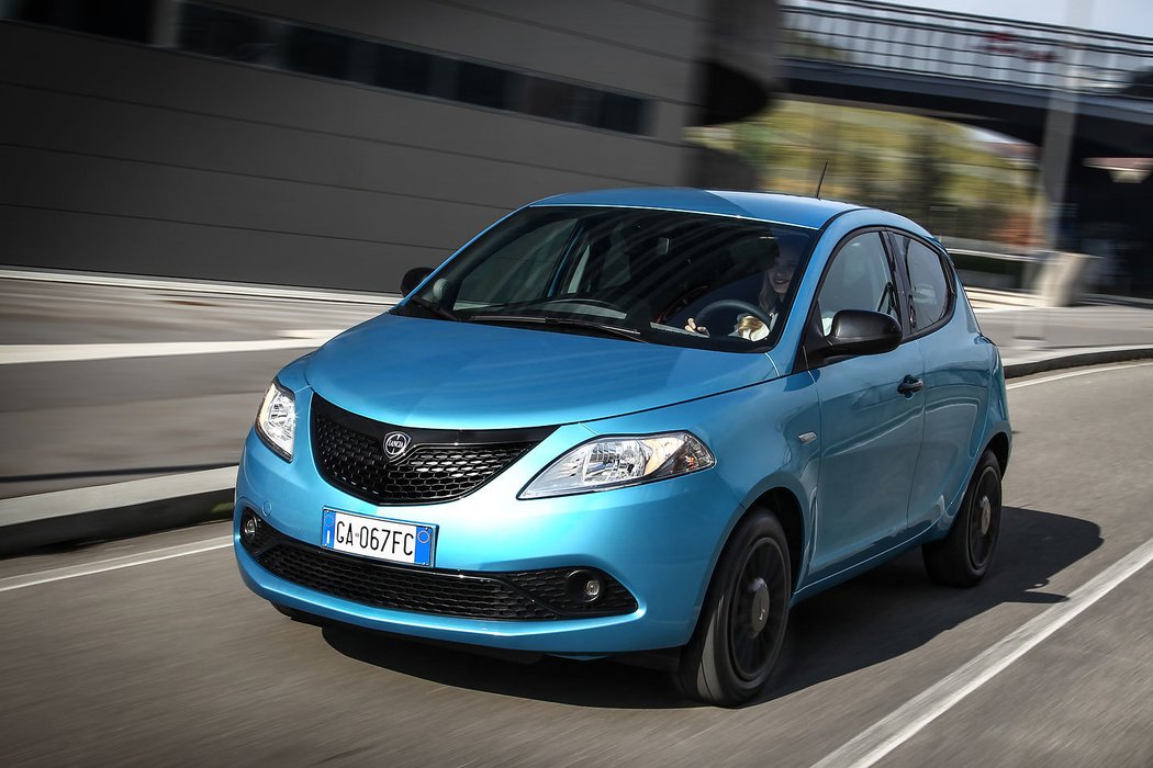 Lancia Ypsilon hybrid ECOCHIC