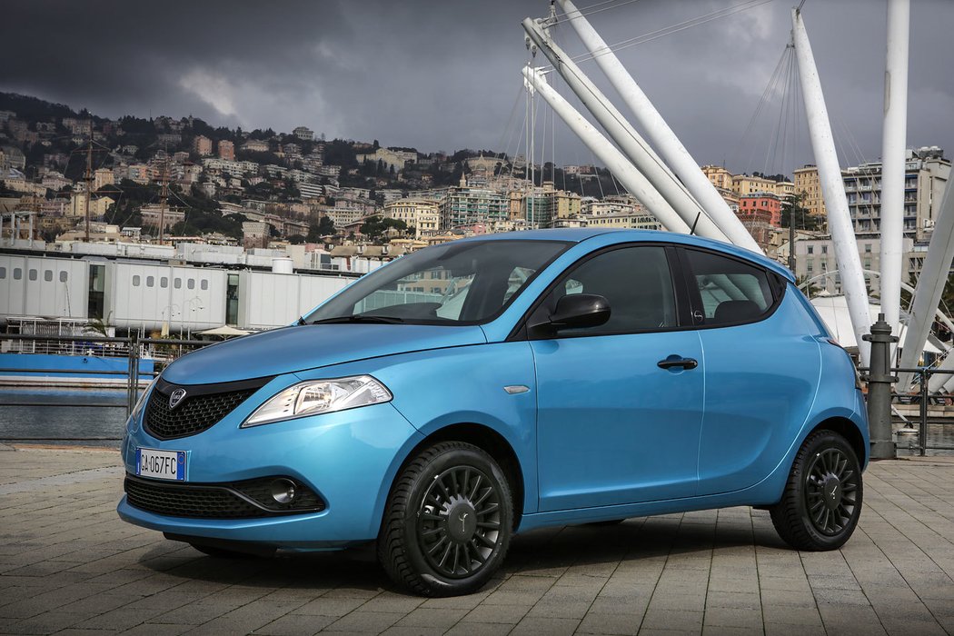 Lancia Ypsilon hybrid ECOCHIC