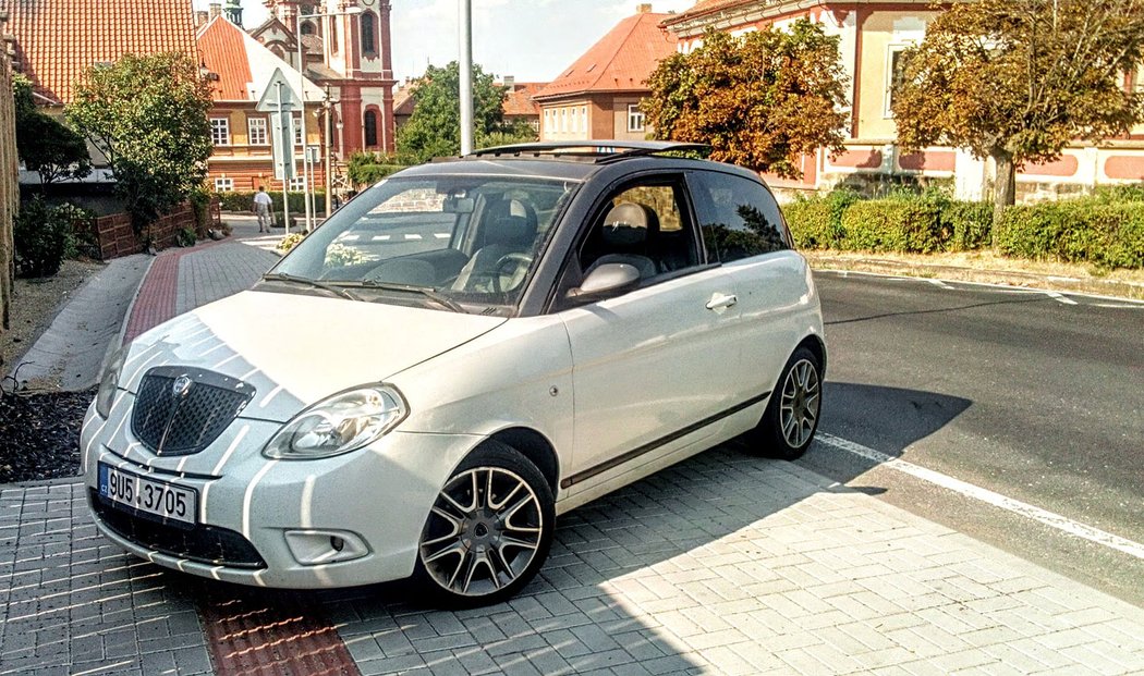 Lancia Ypsilon Momo Design