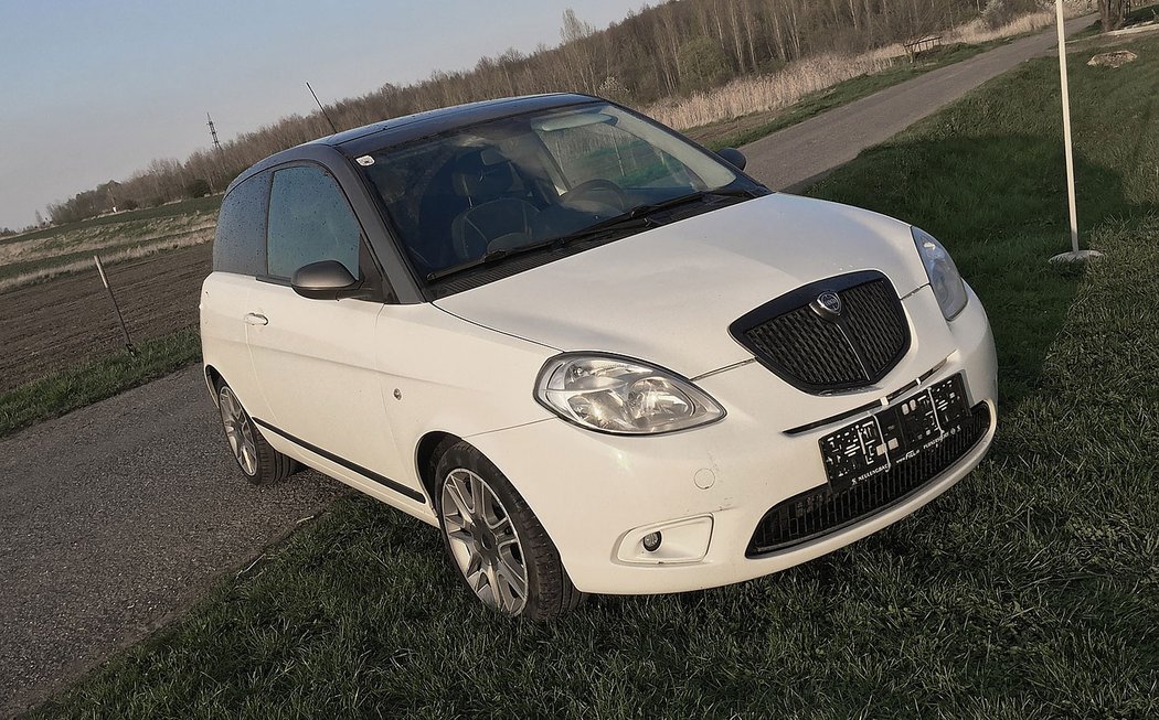 Lancia Ypsilon Momo Design