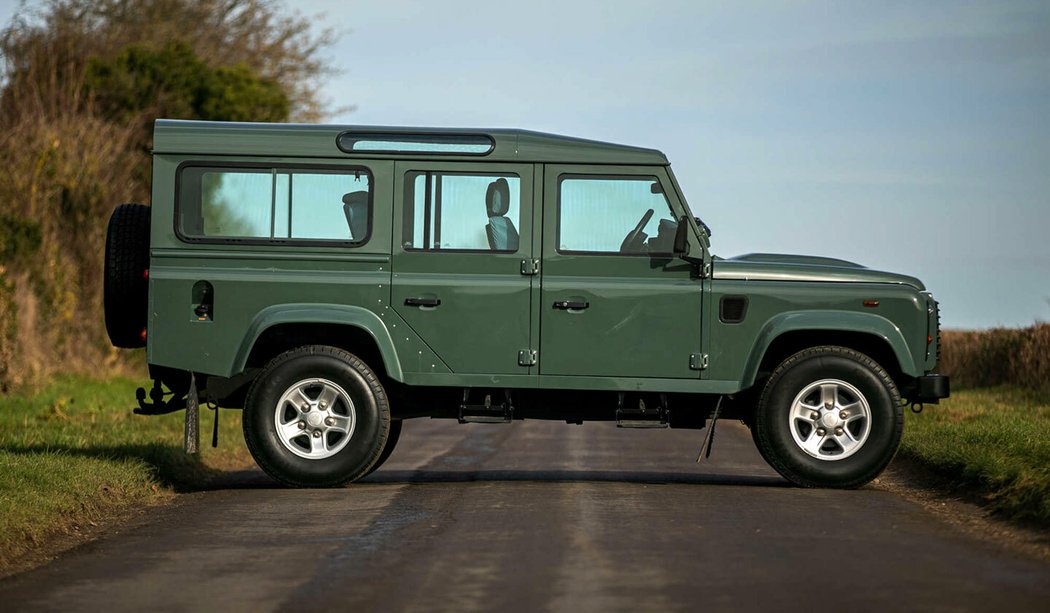 Land Rover Defender 110 County (2010)