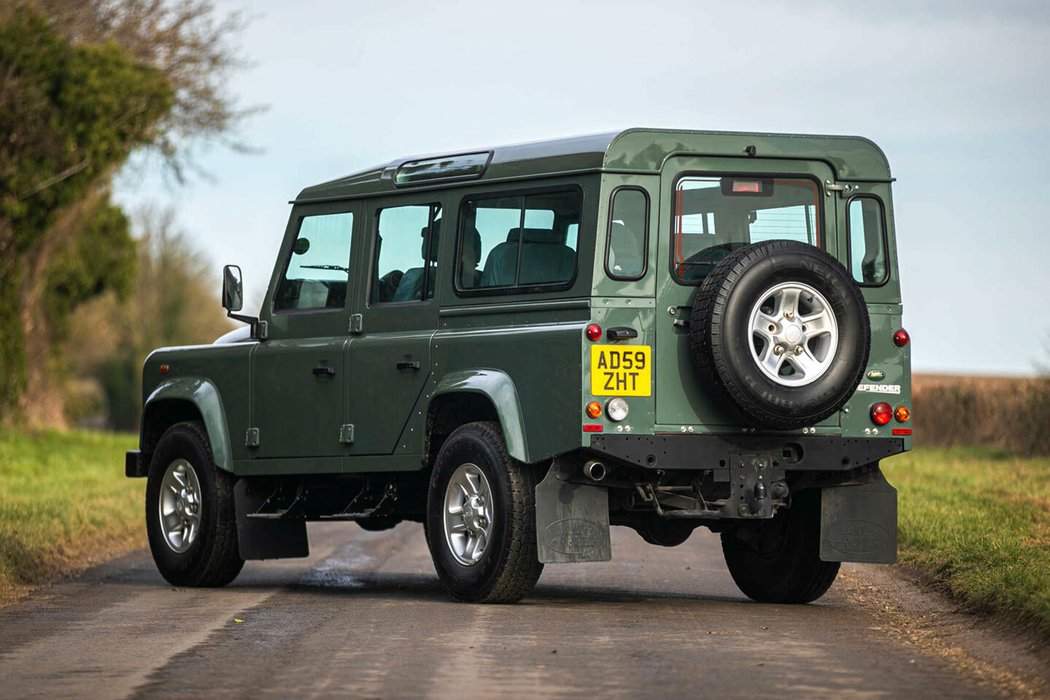 Land Rover Defender 110 County (2010)