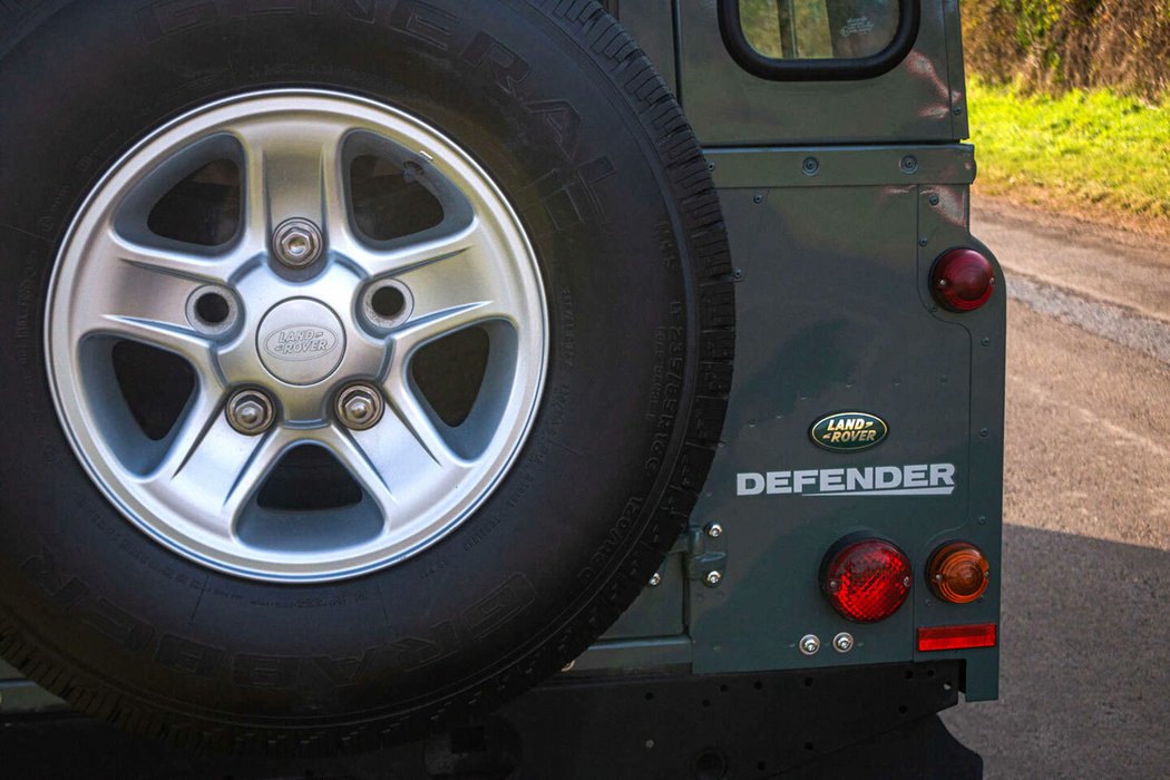 Land Rover Defender 110 County (2010)