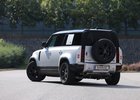 Land Rover Defender dostane prodlouženou verzi. Nabídne tři řady sedadel pro osm lidí