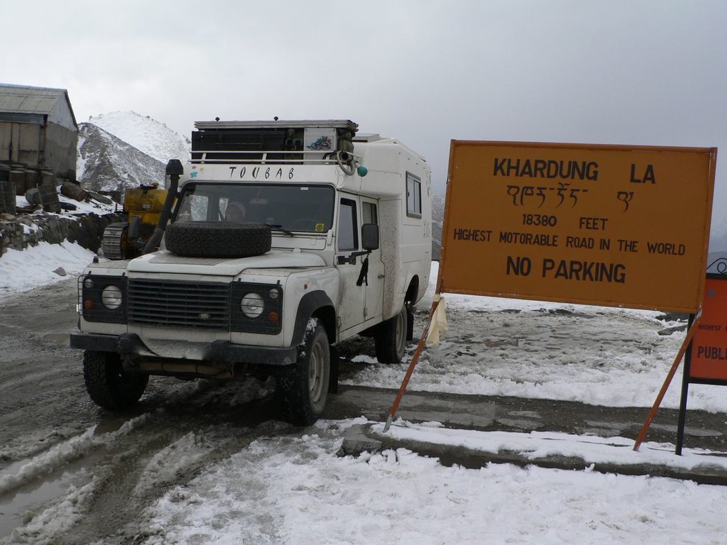 Land Rover Defender 130 Azalai