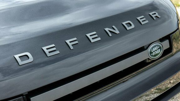 Nečekaný krok Britů: Range Rover, Defender a Discovery budou samostatnými značkami!