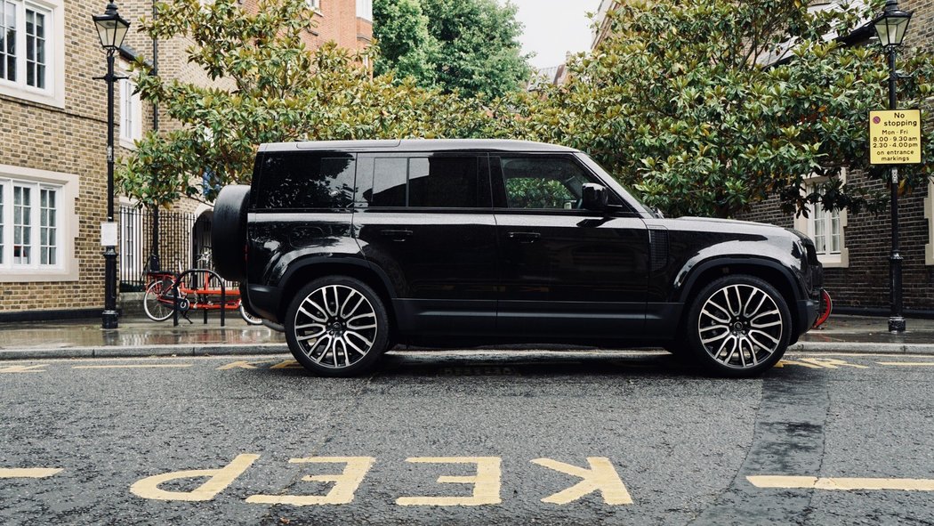 Land Rover Defender 110 Black - Launch Edition 110 240D SE