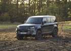 Nová bondovka bude nabitá auty. Záplavu Aston Martinů doplní nový Land Rover Defender