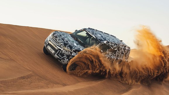 Nový Defender prošel testováním v poušti, prý je to dosud nejschopnější Land Rover