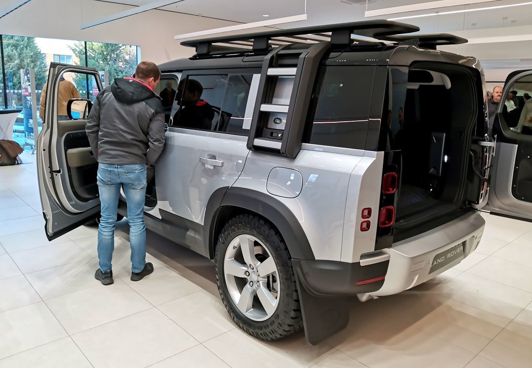 Land Rover Defender