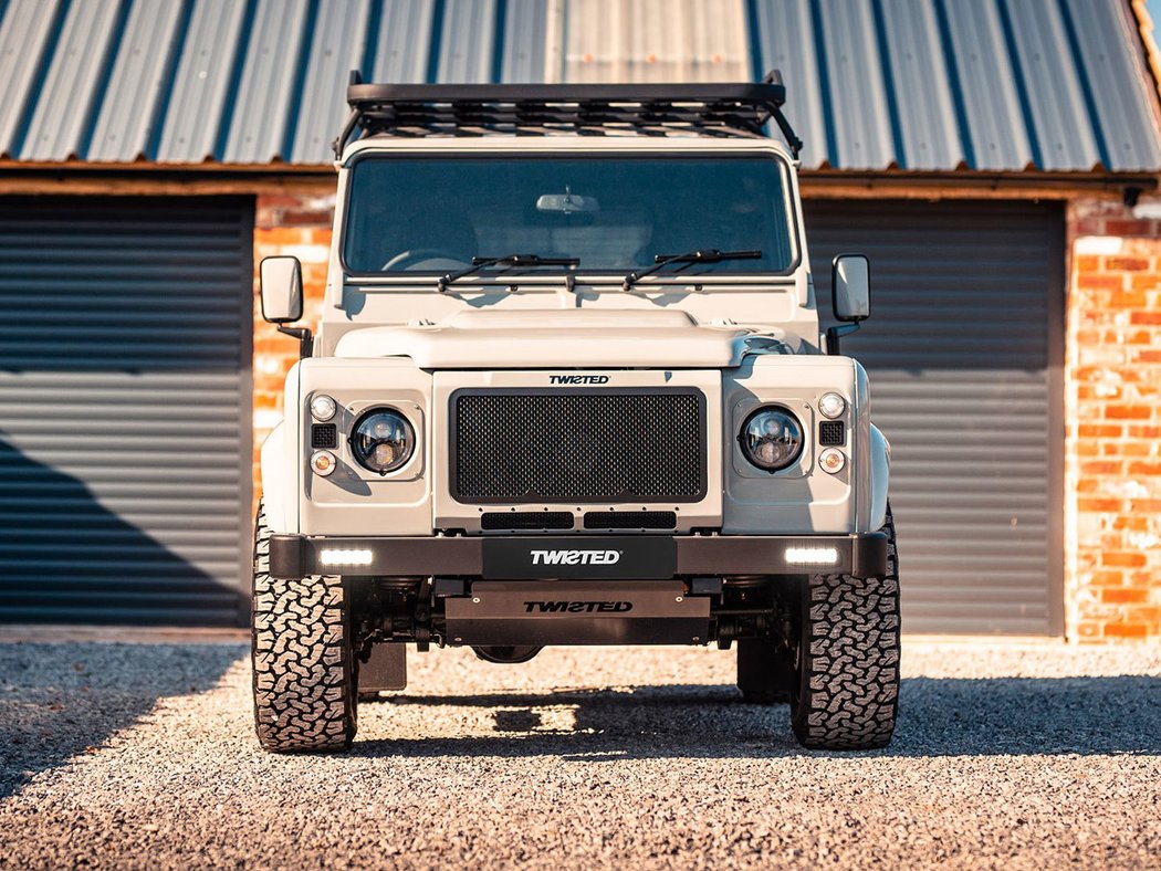 Land Rover Defender 