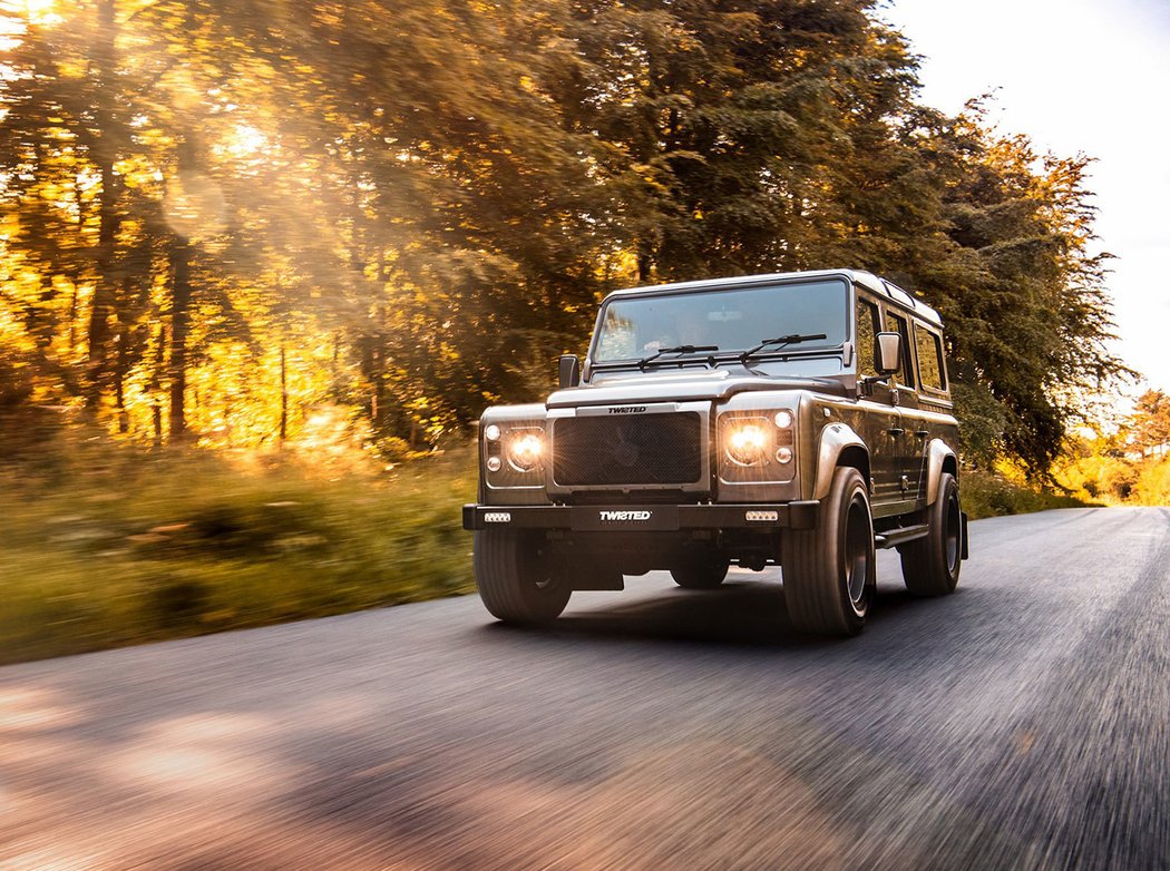 Land Rover Defender 