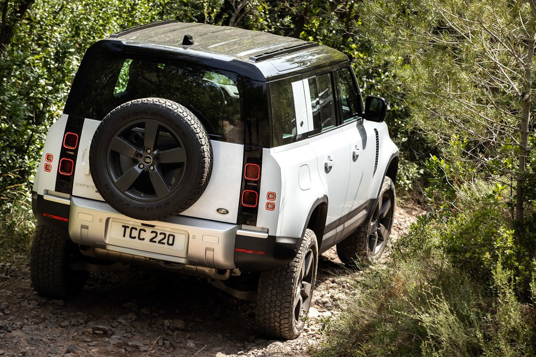 Land Rover Defender PHEV