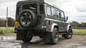 Land Rover Defender s motorem z Fordu Mustang