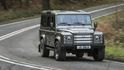 Land Rover Defender s motorem z Fordu Mustang