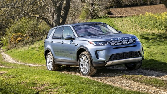 Nový Land Rover Discovery Sport prozrazuje české ceny. Pod milion se vejde jediný motor