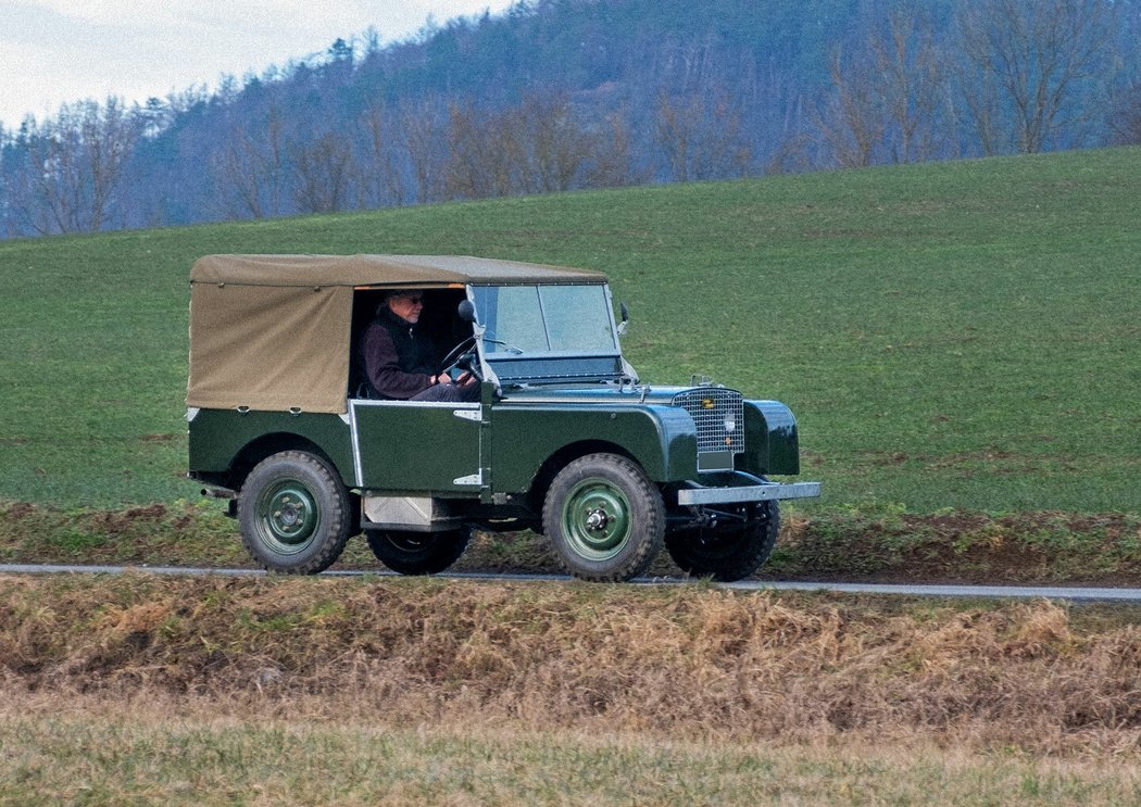 Se šestnáctistovkou je Land Rover velmi čilý. Těžko se ale dostane přes 100 km/h.