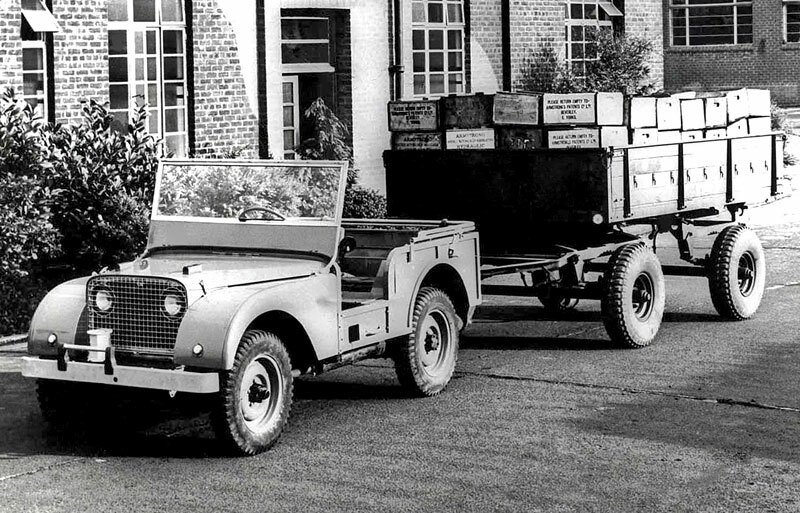 První prototyp byl postaven na podvozku jeepu. Jakožto vůz určený pro zemědělce měl volant uprostřed. Původní vůz se nedochoval, dnes existuje pouze replika, která vznikla na počest 60. výročí.