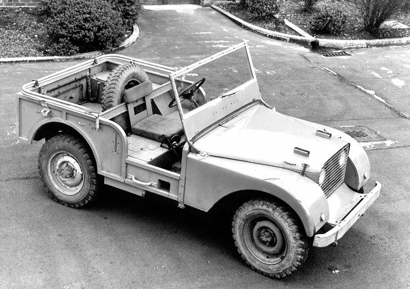 První prototyp byl postaven na podvozku jeepu. Jakožto vůz určený pro zemědělce měl volant uprostřed. Původní vůz se nedochoval, dnes existuje pouze replika, která vznikla na počest 60. výročí.