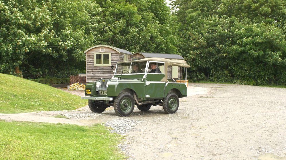 Sedmdesátiletý Land Rover v plné parádě 