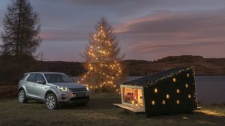 Land Rover udělal chatku pro Santu. Složená se vejde do Discovery Sport