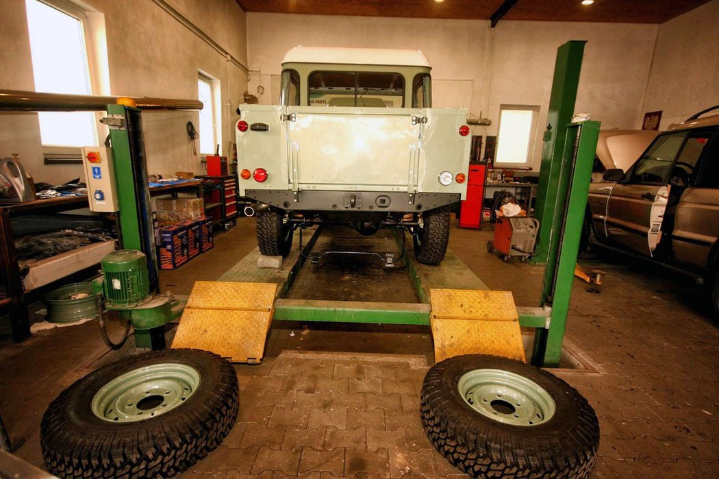 Land Rover Defender