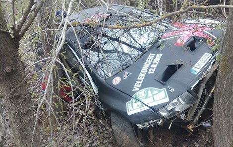 Daniel Landa z auta hromadu šrotu. Naštěstí se nestalo nic jemu ani navigátorovi.