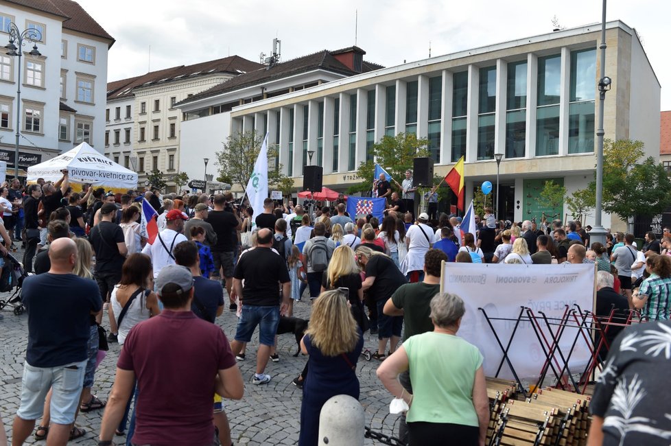 V centru Brna protestovali odpůrci koronavirových opatření. V čele stál zpěvák Daniel Landa (12.9.2021)