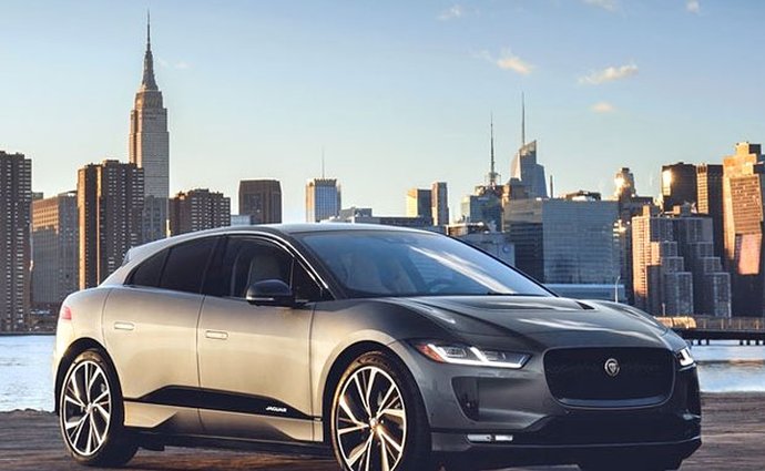 Automobilka Jaguar Land Rover se ve čtvrtletí propadla do ztráty