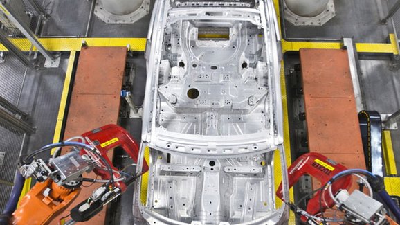 Automobilka Jaguar Land Rover zahájí výrobu na Slovensku v září