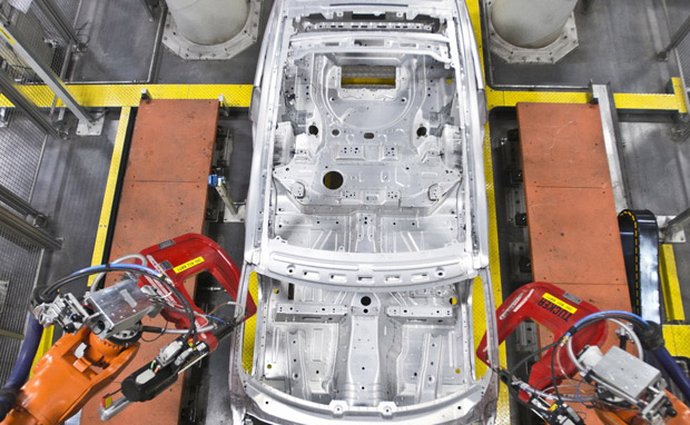Fico: Automobilka JLR začne stavět továrnu v září